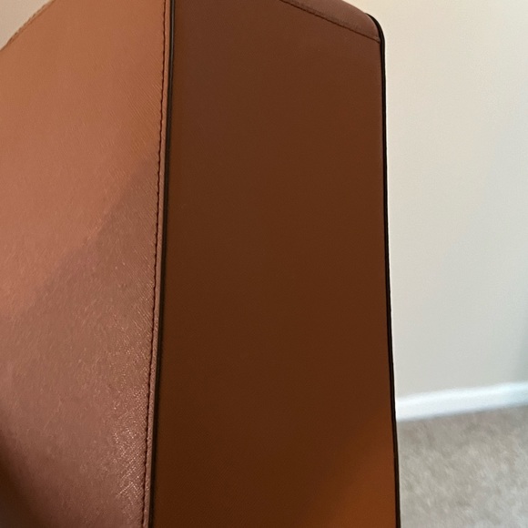 Michael Kors Large Jet Set Saffiano Leather Shoulder Bag - Picture 4 of 4